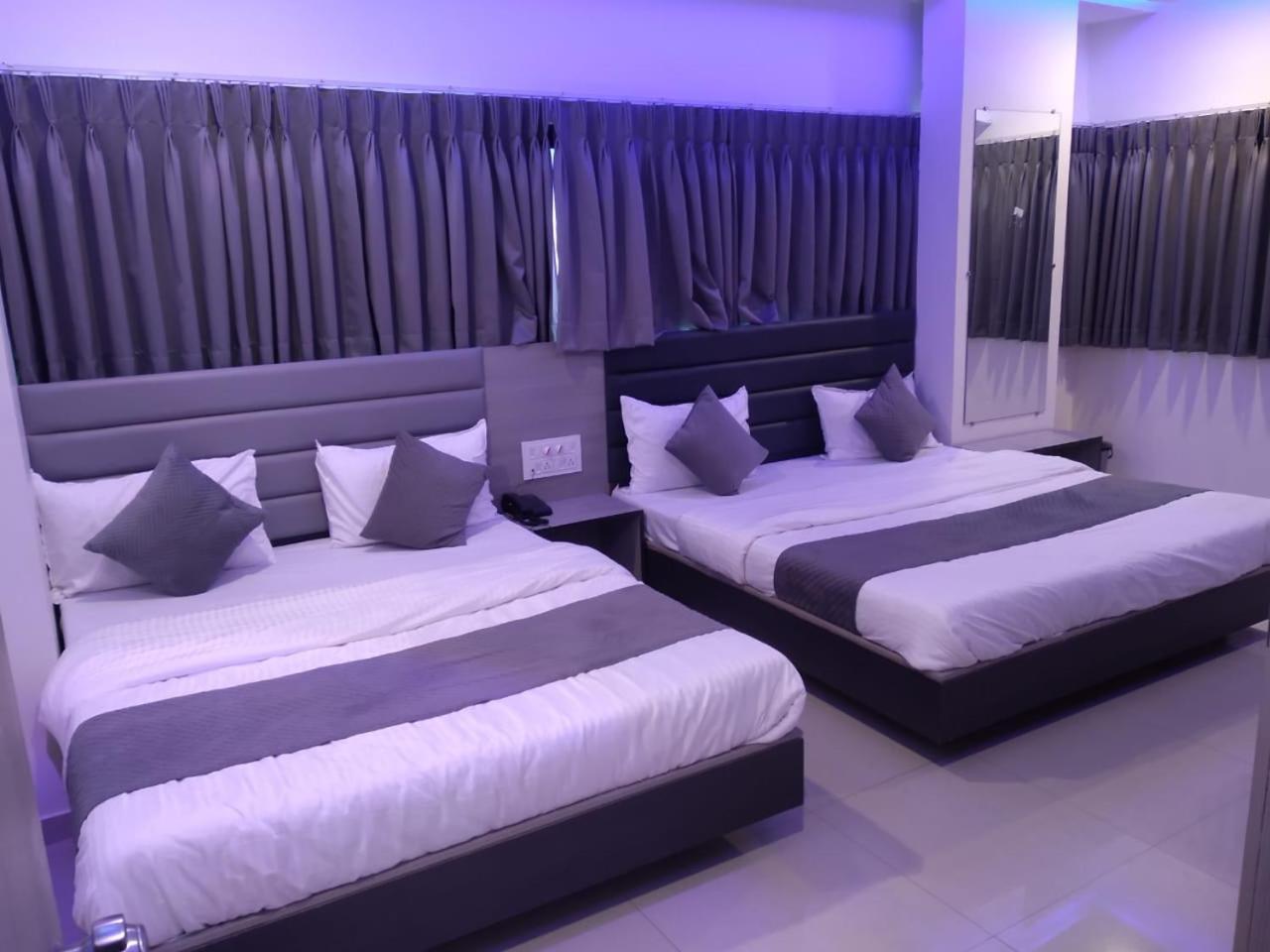 Hotel Selfie Inn Ahmedabad Exterior photo